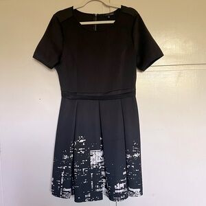 Ellie Tahari Black White Cityscape Fit Flare Short Sleeve Dress Size 12